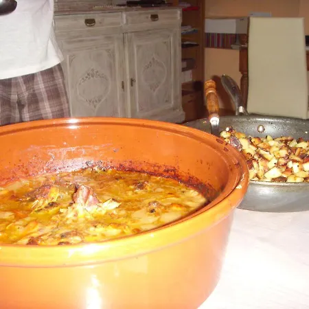 D'hotes Le Lepadou-bas לינה וארוחת בוקר Saint-Chély-dʼAubrac