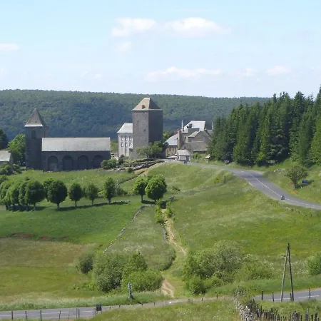 فندق مبيت وإفطار D'hotes Le Lepadou-bas Saint-Chély-dʼAubrac