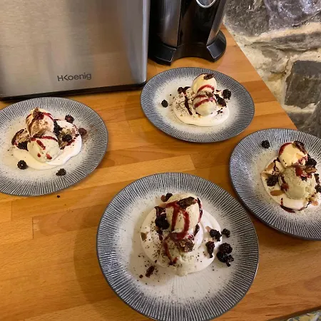 D'hotes Le Lepadou-bas Bed & Breakfast Saint-Chély-dʼAubrac