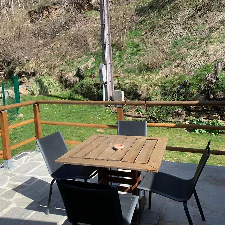 D'hotes Le Lepadou-bas Bed and breakfast Saint-Chély-dʼAubrac